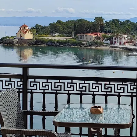 L' Atoll D' Helene * Гитион