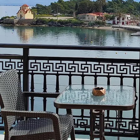 L' Atoll D' Helene Гитион