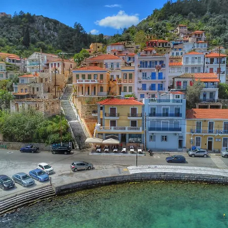 L' Atoll D' Helene Гитион